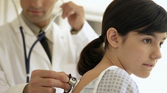 Mẹ lo đứng ngồi khi con gái lớp 11 vẫn không chịu lớn