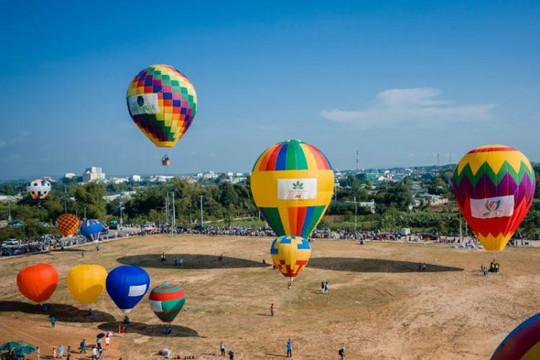 Rực rỡ lễ hội khinh khí cầu Sâm Ngọc Linh Kon Tum K5 năm 2022