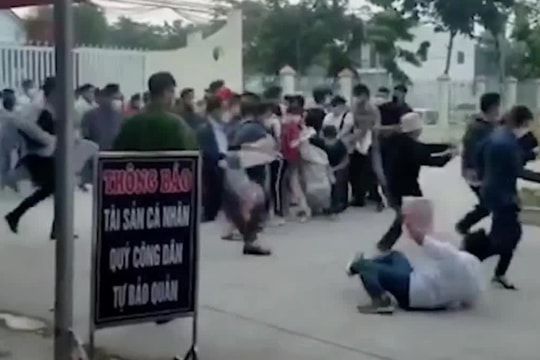 Xô nhau để làm sổ đỏ: Sao để người dân hóa thiêu thân vì nhu cầu chính đáng
