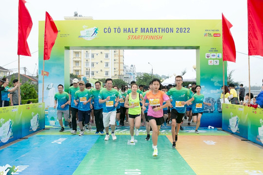 Hơn 500 vận động viên tham gia giải chạy Marathon tại huyện đảo Cô Tô