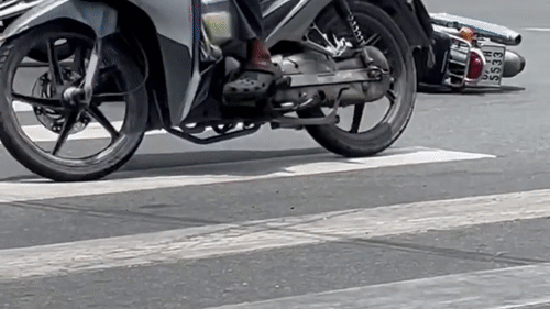 Thực hư clip CSGT TP.HCM khống chế người chạy xe máy rẽ trái từ Võ Văn Kiệt vào Ký Con