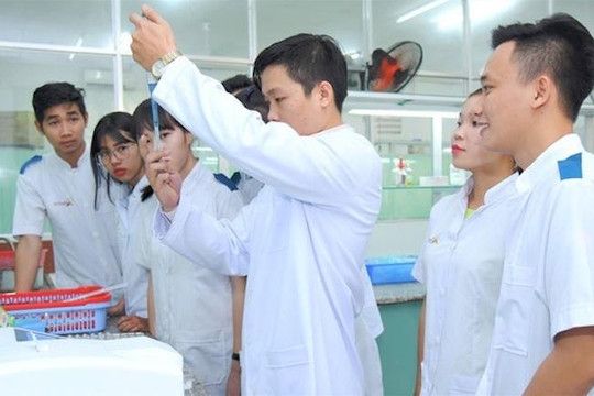 Năm thứ hai liên tiếp, Đại học Y khoa Phạm Ngọc Thạch tăng mạnh học phí