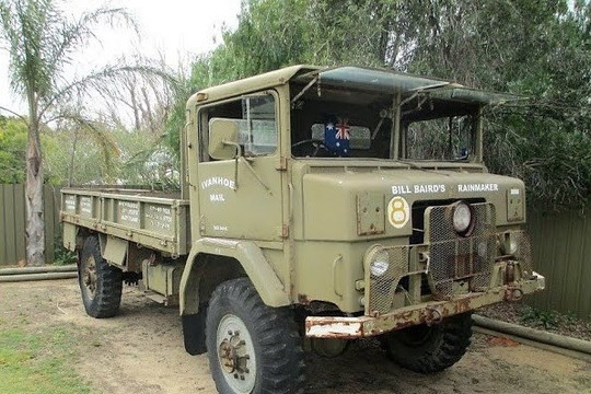 Người Việt sưu tầm xe quân sự cổ để gây quỹ giúp trẻ em khuyết tật
