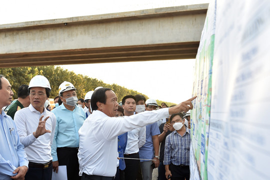 Phó Thủ tướng Lê Văn Thành kiểm tra tuyến cao tốc Phan Thiết-Dầu Giây