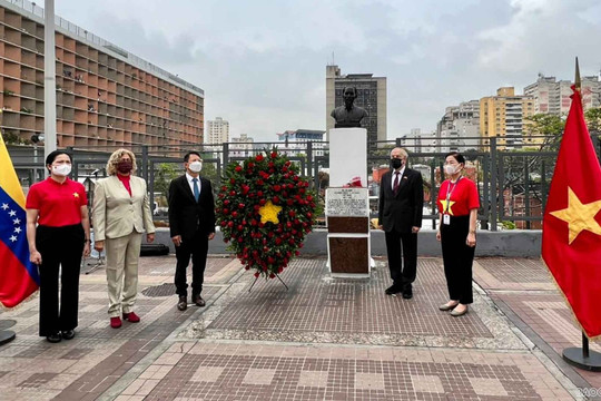 Kỷ niệm ngày thống nhất đất nước và ngày sinh Chủ tịch Hồ Chí Minh tại Venezuela