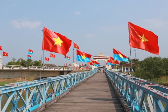 Đôi bờ Hiền Lương - Vĩ tuyến 17 rực rỡ trước ngày hội thống nhất