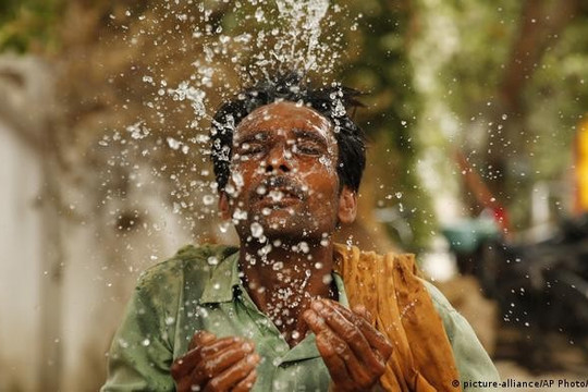 Phá vỡ kỷ lục từ đầu hè, nắng nóng dữ dội tiếp tục thiêu đốt Ấn Độ, Pakistan