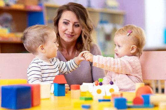 Dạy con theo phương pháp Montessori có lợi thế gì và những nguyên tắc cần tuân thủ khi áp dụng