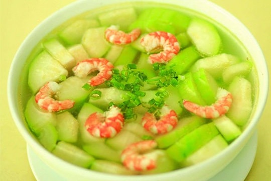 Bí xanh ngon, bổ nhưng một số người cần hạn chế ăn