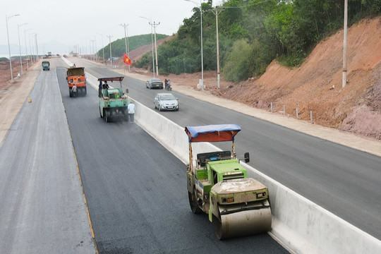 Toàn cảnh cao tốc Vân Đồn - Tiên Yên trước lễ thông xe vào ngày 30/4