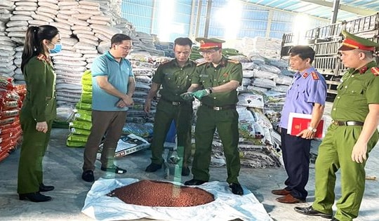 Thanh Hóa: Bắt Giám đốc công ty sản xuất, buôn bán phân bón giả