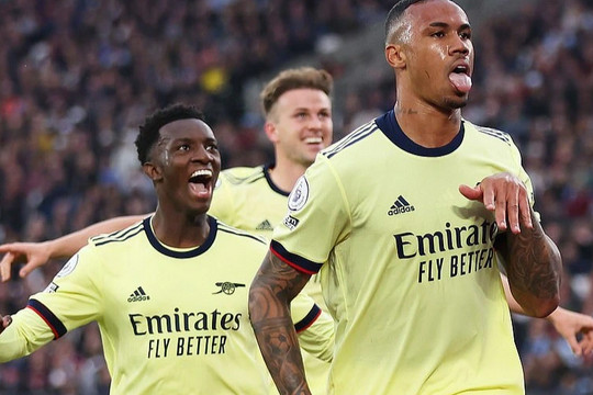 Arsenal, Tottenham dập tắt hy vọng vào top 4 của Man Utd