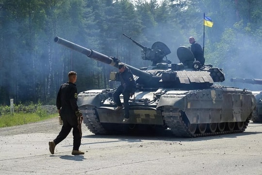 Tình hình Nga-Ukraine: Ba Lan bàn giao 232 xe tăng T-72, Đức hứa hỗ trợ thêm tài chính và quân sự cho Ukraine