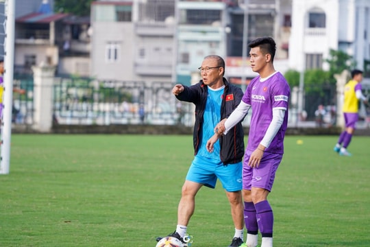 U23 Việt Nam chiến SEA Games 31: Ông Park âu lo đâu chỉ hàng công