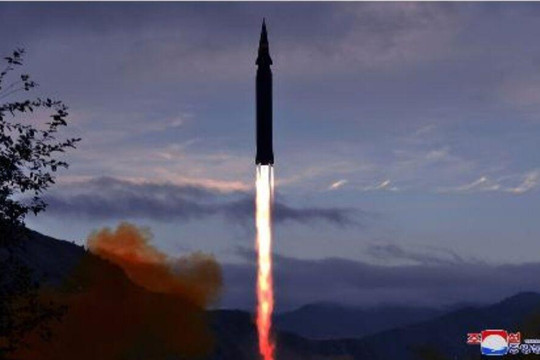 Triều Tiên phóng thử tên lửa siêu thanh đạt tốc độ Mach 11 nhanh nhất trước nay