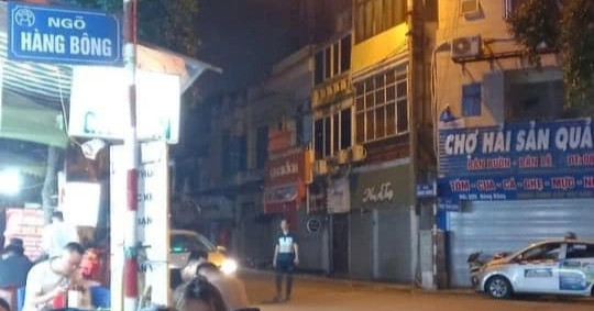 Bắt tài xế taxi "nhảy đồ" của 2 nữ du khách Nga trên phố cổ Hà Nội