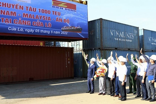 Chuyến tàu container quốc tế đầu tiên cập Cảng Nghệ Tĩnh