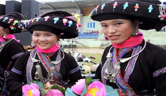 Ý nghĩa hoa văn trên trang phục dân tộc Lào