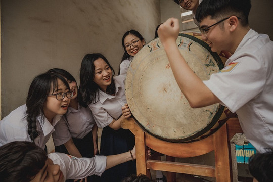 Bộ ảnh kỷ yếu ‘0 đồng’ đúng chất học trò của một lớp 12 ở Phú Thọ