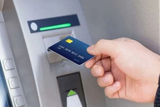 Máy ATM nuốt thẻ: Làm ngay 3 việc để lấy lại nhanh chóng