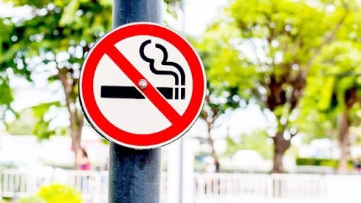 Hà Nội: Hút thuốc ở nơi công cộng sẽ bị tố cáo qua ứng dụng di động