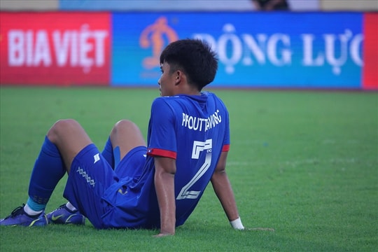 U23 Lào đổ gục sau khi đánh rơi chiến thắng trước U23 Singapore