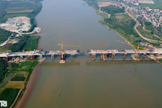 Cận cảnh cây cầu hơn 1.900 tỷ đồng dần hình thành trên sông Đuống