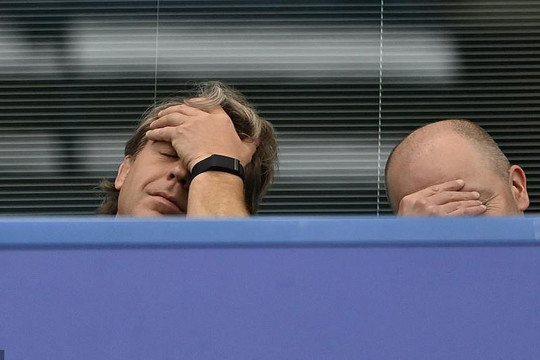 Chelsea đánh rơi chiến thắng trong ngày Todd Boehly dự khán tại Stamford Bridge