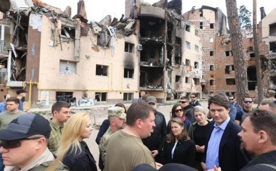 Ukraine liên tục đón khách quý, Thủ tướng Canada mang 'quà' đến bất ngờ