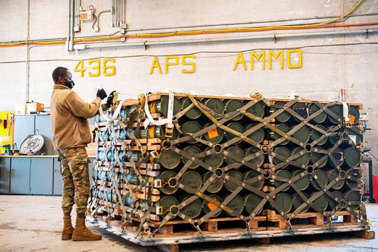 Cựu sĩ quan tình báo Mỹ hé lộ sự ‘vô dụng’ của các thiết bị quân sự được chuyển đến Ukraine