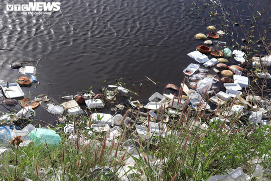 TP.HCM: Khu đô thị mới Thủ Thiêm 'ngập' trong rác