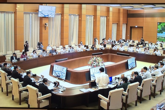 UBTVQH nhất trí với Báo cáo của Chính phủ về KT-XH  năm 2021 và 4 tháng năm 2022