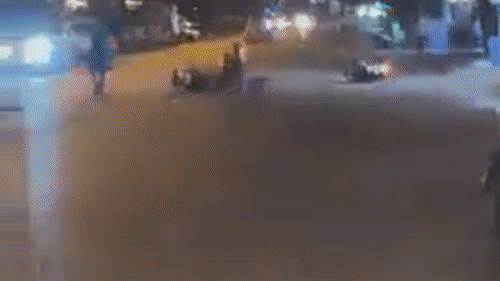 Góc camera khác nhau vụ việc tài xế xe Mercedes tông xe truy sát người ở Phan Thiết