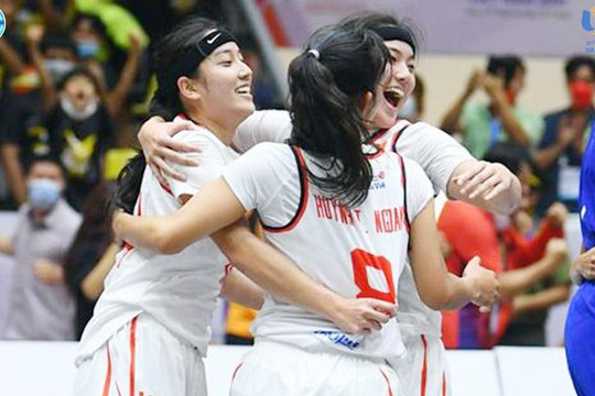 Chị em song sinh Việt kiều giúp ĐT bóng rổ nữ Việt Nam có chiến thắng lịch sử
