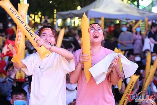 Cấm xe đường Nguyễn Huệ để người hâm mộ cổ vũ U23 Việt Nam thi đấu SEA Games 31