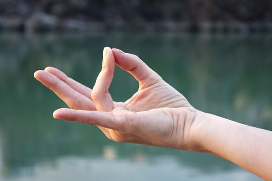 4 bài tập yoga giúp giảm căng thẳng cho ngón tay