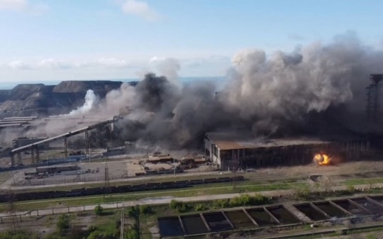 Xung đột Nga-Ukraine: Tình hình nhà máy Azovstal bị bao vây, Kiev và Moscow nói gì? Mỹ thừa nhận điện đàm quốc phòng với Nga 'không có kết quả'