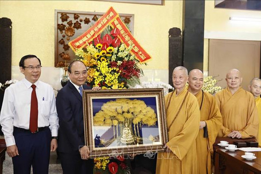 Chủ tịch nước chúc mừng chức sắc Giáo hội Phật giáo Việt Nam tại TPHCM