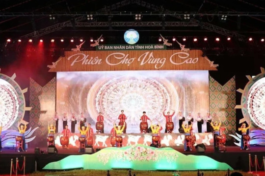 Nhiều trò chơi dân gian được trình diễn tại Phiên chợ vùng cao Hòa Bình