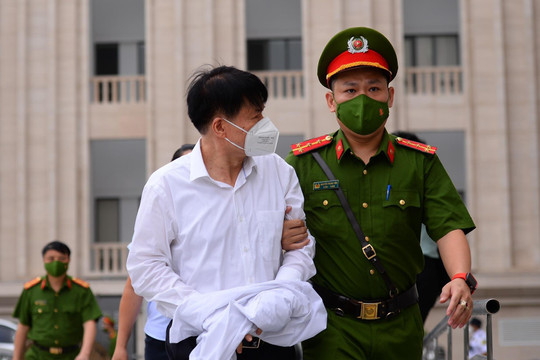 Cựu Thứ trưởng Bộ Y tế Trương Quốc Cường bị đề nghị 7-8 năm tù