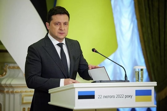 Tình hình Nga-Ukraine: Ông Zelensky ký luật cấm các đảng thân Nga, Mỹ-NATO tiếp tục thảo luận về hỗ trợ Ukraine