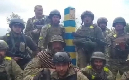 Ukraine điều quân đến biên giới Nga, nối lại hoạt động của các trạm phân phối khí đốt ở Kharkov