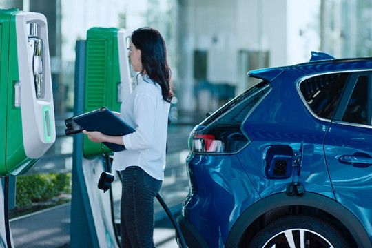 Chi phí bảo dưỡng ô tô điện và xe xăng: Loại nào tiết kiệm hơn?