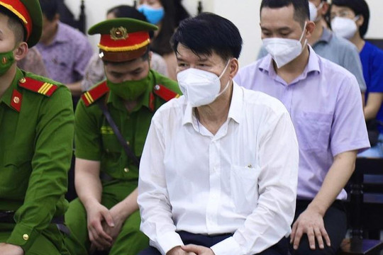 Được giảm nửa mức án, cựu Thứ trưởng Bộ Y tế Trương Quốc Cường chịu 4 năm tù