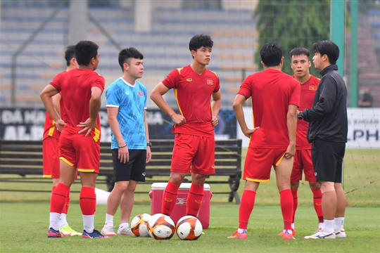 Thầy Park vắng mặt, U23 Việt Nam tập luyện chỉ với 7 cầu thủ