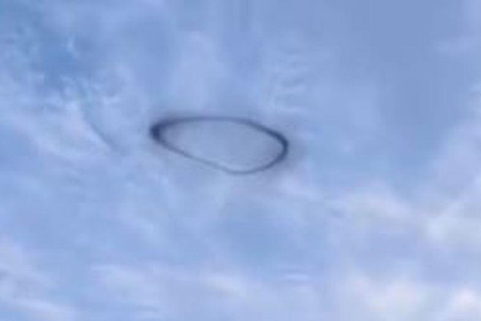 Sự thật về vòng khói đen khổng lồ kỳ lạ bị nghi là UFO xuất hiện trên bầu trời Tứ Xuyên