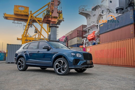 Bentley Bentayga S 2022 cập bến thị trường Việt Nam: Màu sơn độc, giá bán gần 19 tỷ đồng