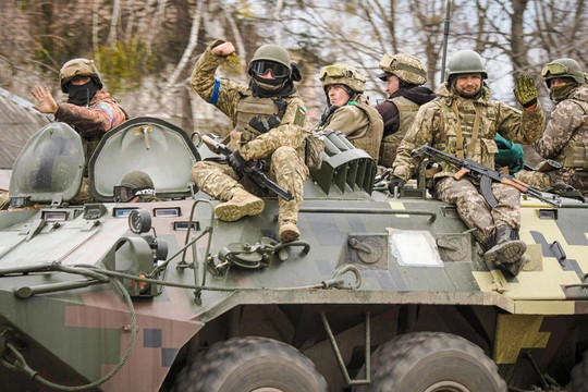 Quân đội Ukraine đã "lột xác" thế nào trong 8 năm qua?