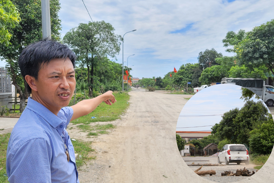 Hà Tĩnh: Dân dùng gạch đá, cây cối chắn ngang con đường thi công dang dở