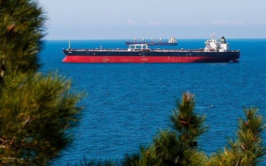 Hơn 62 triệu thùng dầu của Nga lênh đênh trên biển không tìm được người mua